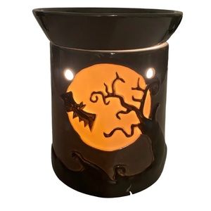 Fright night full size scentsy warmer. Used but still in original box